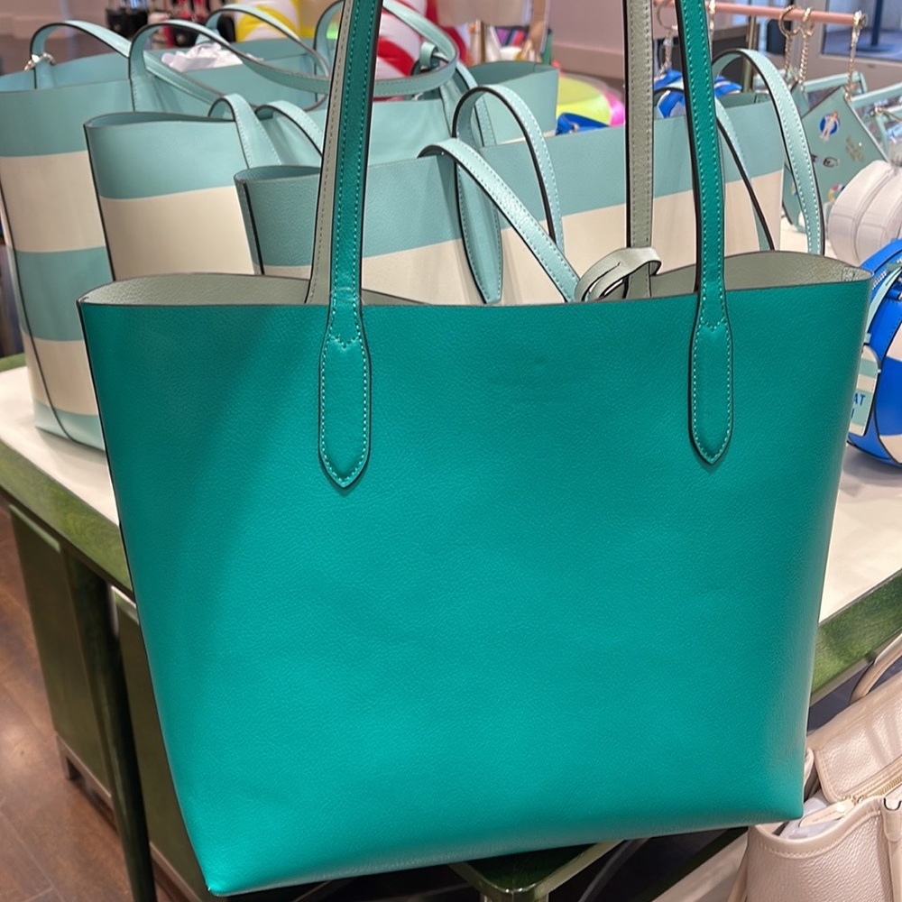 Kate Spade ava reversible tote
FIG LEAF - Picture 13 of 16